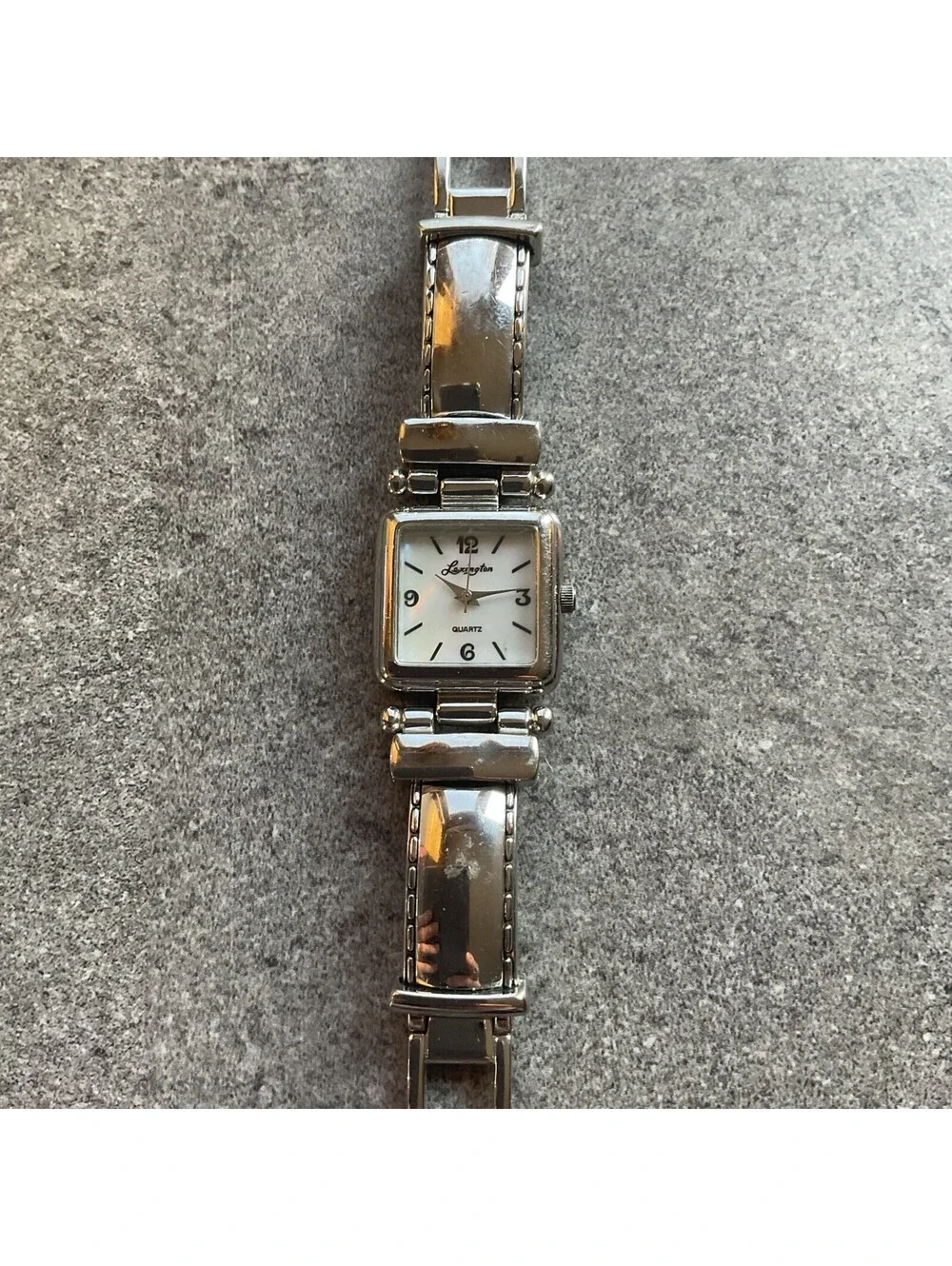 Beautiful Vintage Lexington Womens Watch 25mm Silver Tone Case/Band MOP Dial B-H